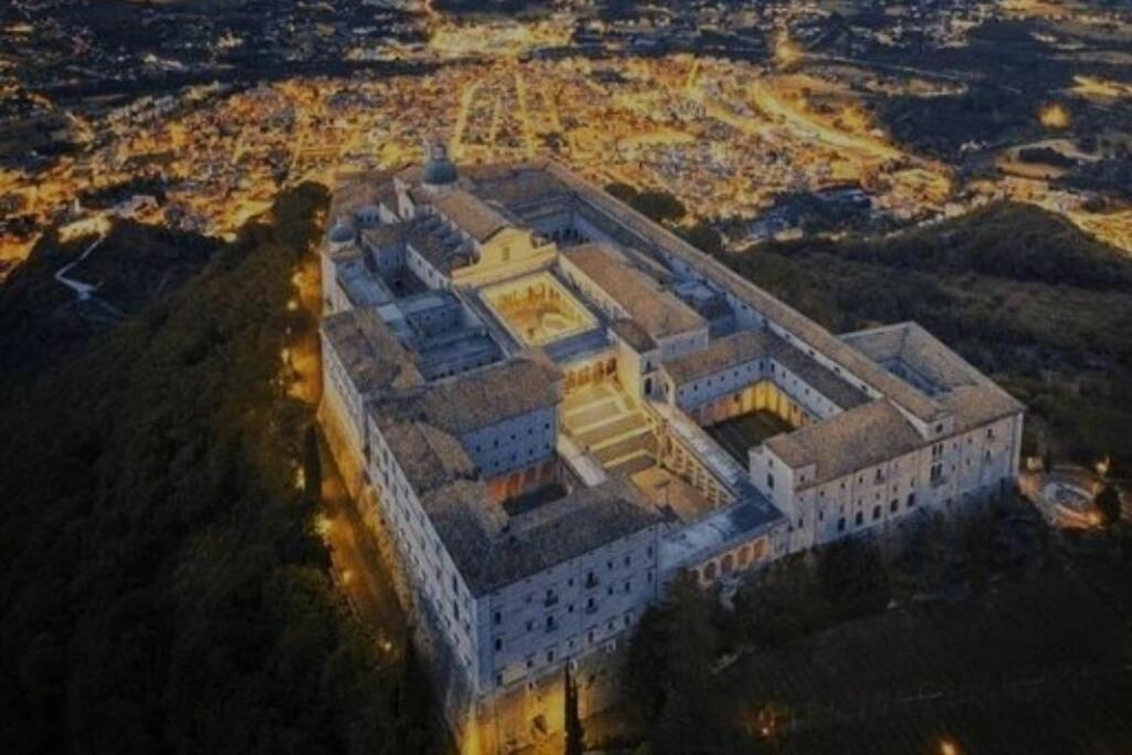 Accanto All'Autostrada Al Centro Tra Roma E Napoli Pontecorvo Bagian luar foto